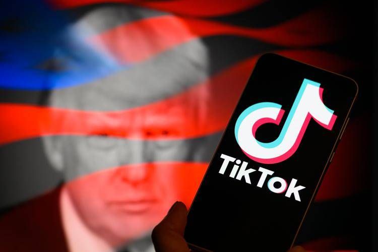 Trump annuncia accordo su TikTok: 