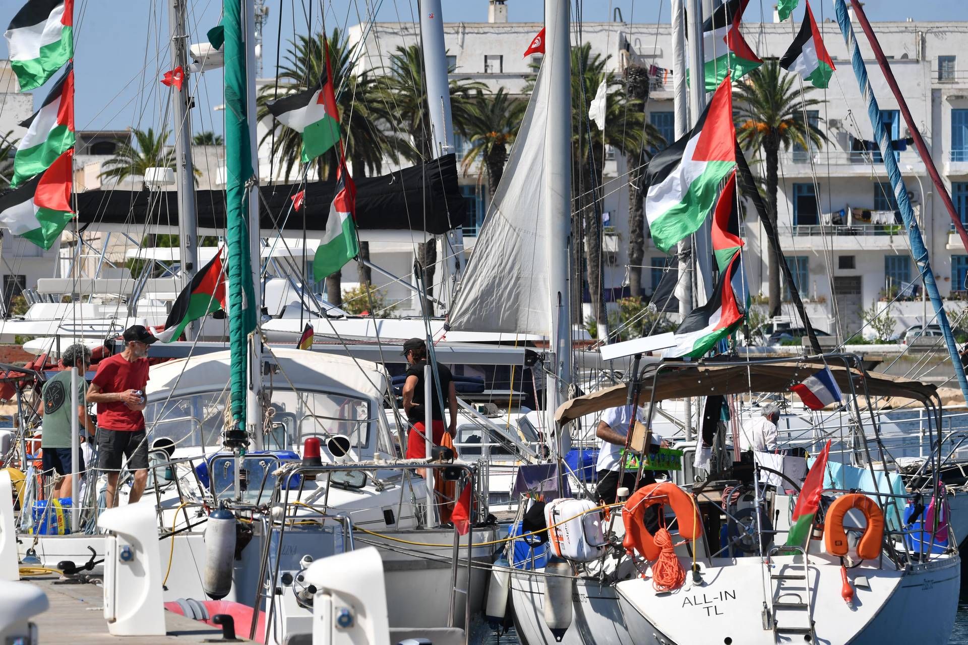 Gaza, Tajani: "Attivisti Flotilla vanno a loro rischio e pericolo". Le reazioni