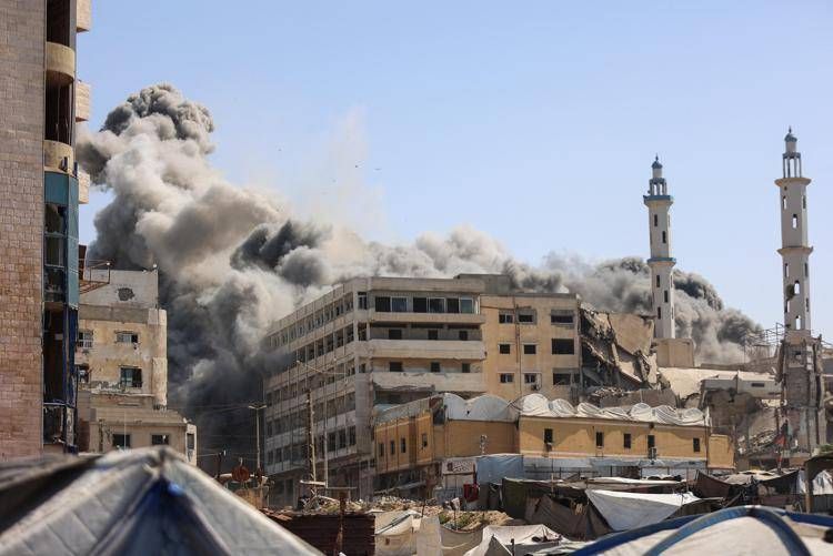 Katz: "Gaza sta bruciando, usiamo pugno di ferro e non torniamo indietro"