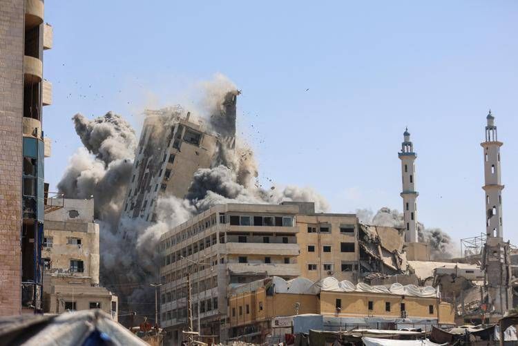 Tank di Israele a Gaza City: "Non torniamo indietro". Hamas: "Netanyahu ha piena responsabilità ostaggi"