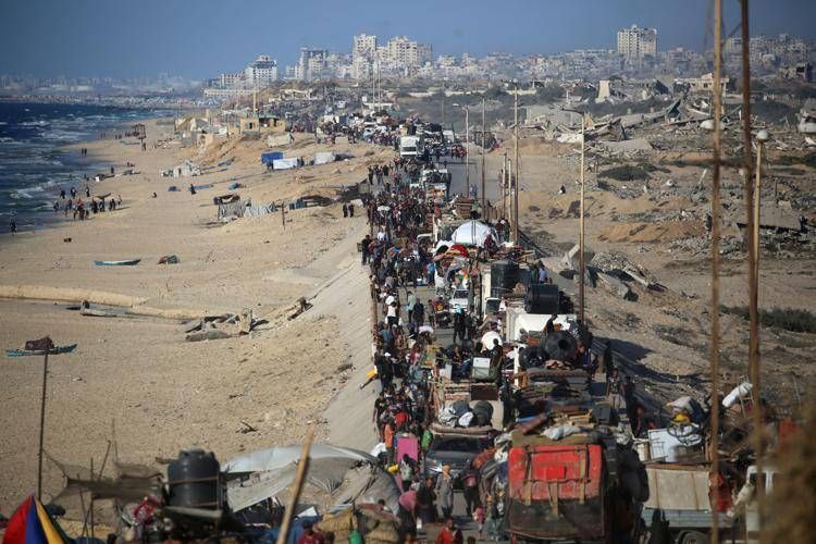 Palestinesi in fuga - (Afp)