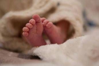 Piedini di un neonato (Fotogramma/Ipa)