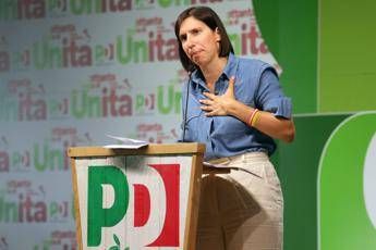 Schlein a Pesaro attacca il centrodestra: "Parlano tanto della famiglia tradizionale e nessuno di loro ce l'ha"