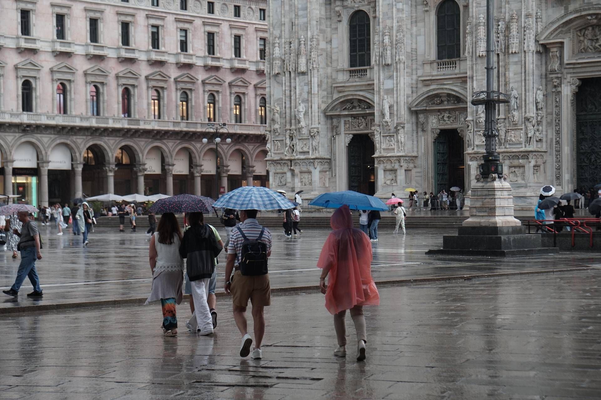 Caldo anomalo fino a 34°, poi brusco cambio meteo con piogge e nubifragi: ecco la data