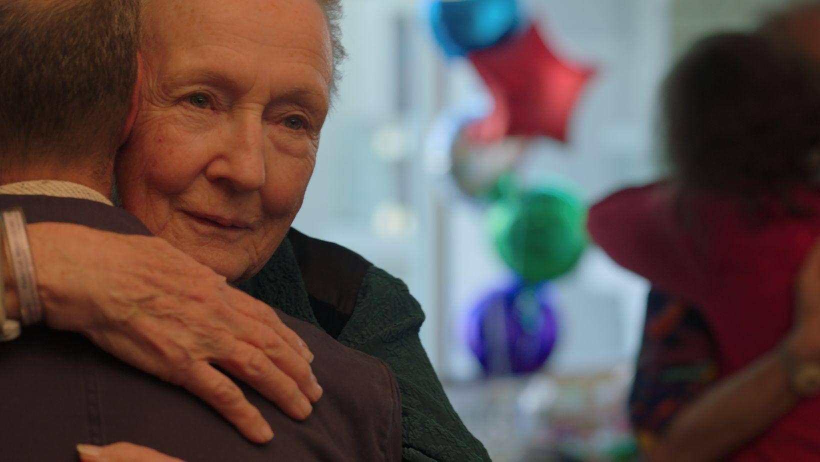 Sarah Friedland: "'Familiar Touch' mostra che l'Alzheimer non cancella i desideri"