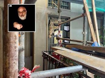 La casa del fotografo Maurizio Rebuzzini, foto Adnkronos. Nel riquadro l'immagine dal suo profilo Facebook