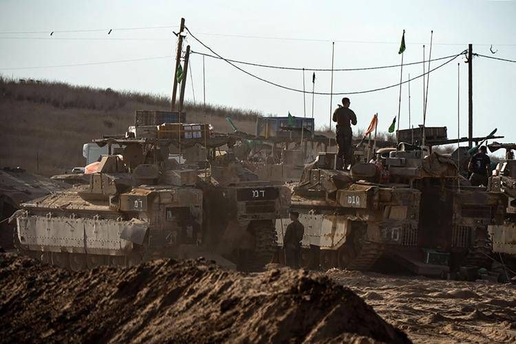 Tank israeliani - (Afp)