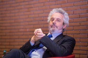 Nicola Piovani: "Basta sottofondo musicale nei locali, bollino per quelli free". Le reazioni