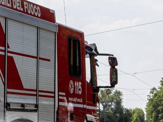Valtellina, scuolabus con 7 ragazzini a bordo sbanda e finisce in un torrente