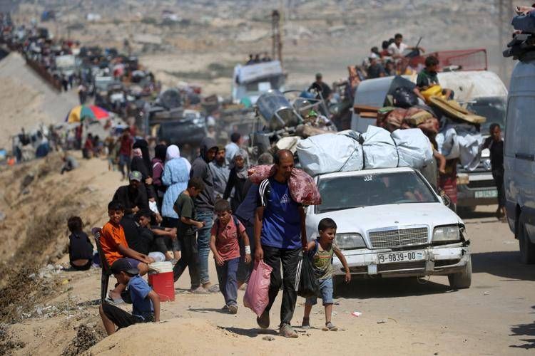 Palestinesi in fuga - (Afp)