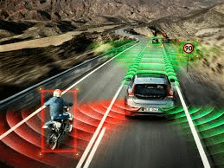 Adas, cosa sono e come funzionano i dispositivi per la guida assistita in auto