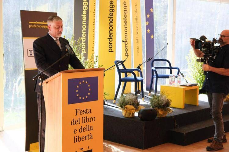 Il ministro della Cultura Alessandro Giuli in visita a Pordenonelegge