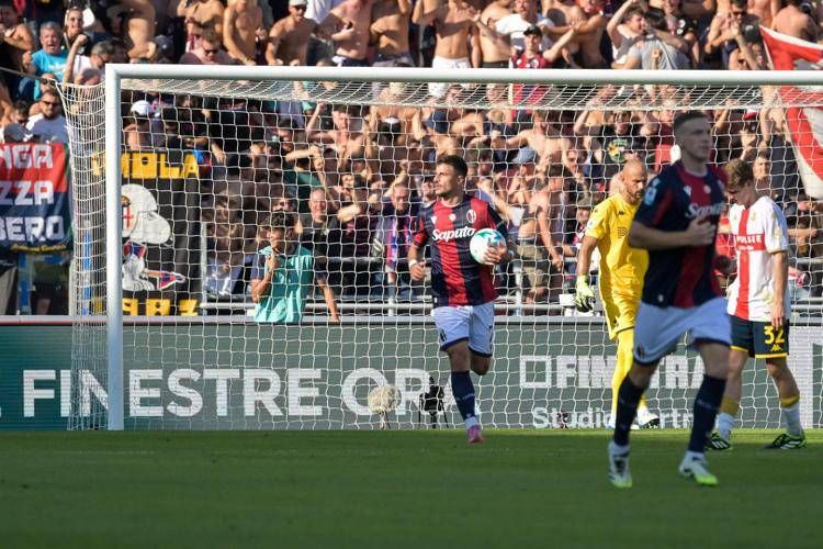 Riccardo Orsolini dopo il gol su rigore in Bologna-Genoa - Fotogramma /Ipa