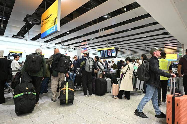 aeroporto_londra_heathrow_afp image Passeggeri in aeroporto nella londinese