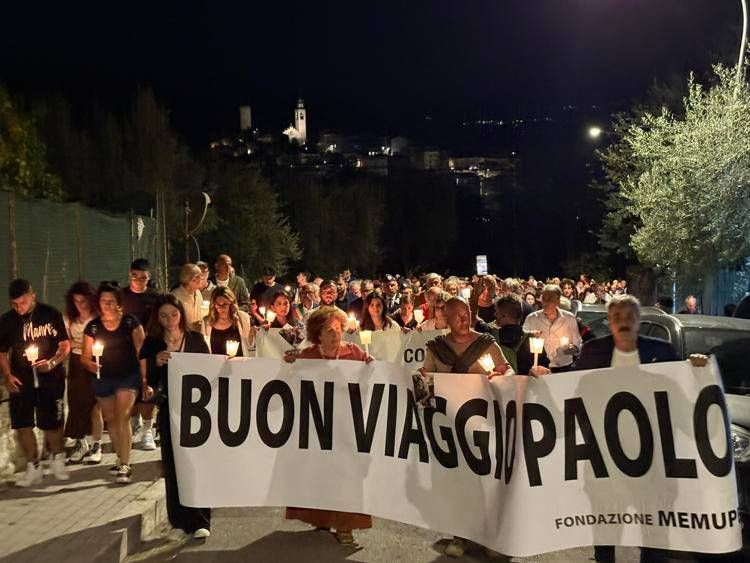 Santi Cosma e Damiano, la fiaccolata per Paolo Mendico - Adnkronos
