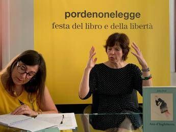 'La sanità è diventata un'azienda', il grido di Julia Deck