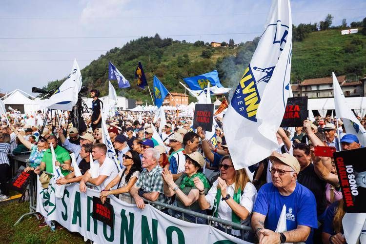 Il popolo della Lega sul pratone di Pontida 2025 - Fotogramma
