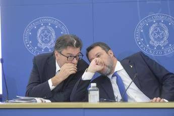 Manovra, obiettivo Giorgetti taglio tasse. Salvini torna a 'punzecchiare' le banc