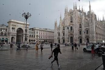 Ondata di maltempo sull'Italia: piogge intense a Milano, a Savona esonda il Bormi