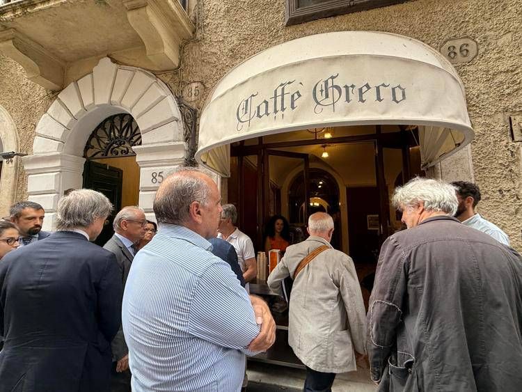 Roma, sfratto rinviato per il Caffè Greco: esecuzione slitta dopo il 26 novembre