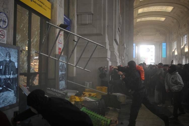 Violenze alla Stazione Centrale di Milano