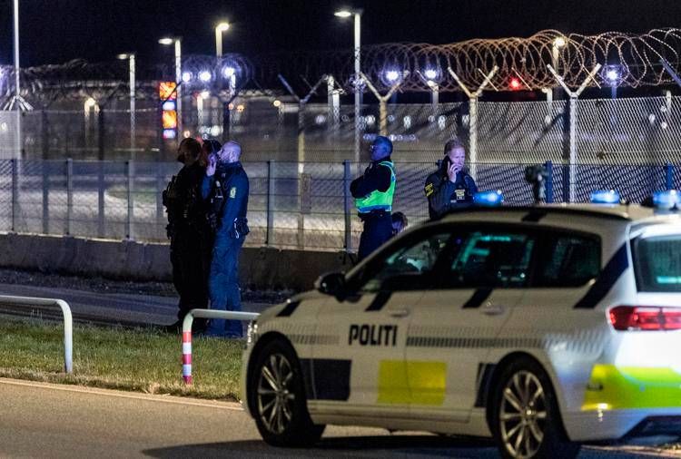 Droni avvistati negli aeroporti di Copenaghen e Oslo, scali chiusi e poi riaperti dopo ore