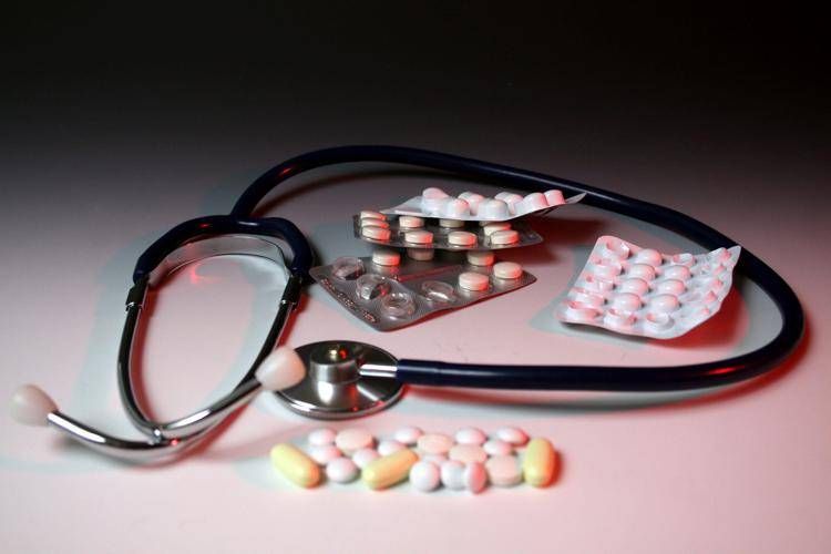 Paracetamolo in gravidanza, Fda avvia modifica foglietto illustrativo: cosa dicono gli esperti