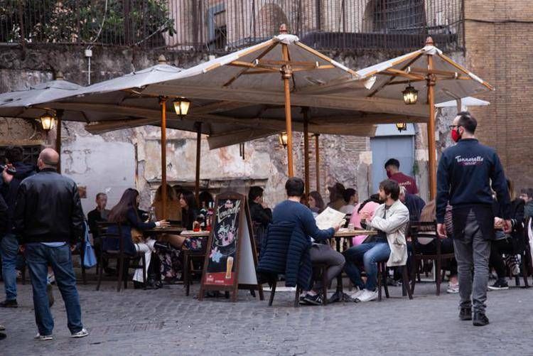 Oltre 147 mila dehors in Italia ma quanto costano per i bar e ristoranti?
