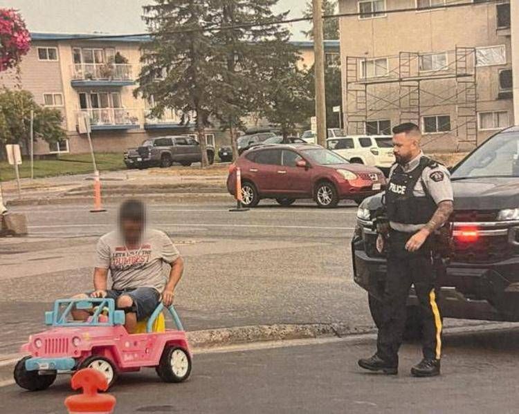 L'arresto dell'automobilista (foto Royal Canadian Mounted Police)