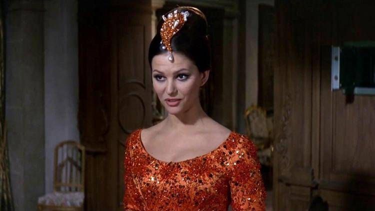 Claudia Cardinale 'vestita' nella 'Pantera rosa' dalla maison Gattinoni