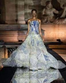 Un abito haute couture firmato dallo stilista Guillermo Mariotti