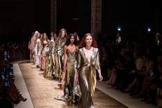 Il finale dello show di Roberto Cavalli primavera-estate 2026