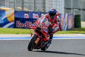 MotoGp, Bagnaia in pole in Giappone, quarto Marquez. La griglia di parten