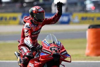 MotoGp, il ritorno di Bagnaia: Pecco vince la Sprint in Giappone, secondo Marqu