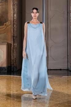 Afraa Al-Noaimi presenta la sua capsule 'Desert Rose' a Milano