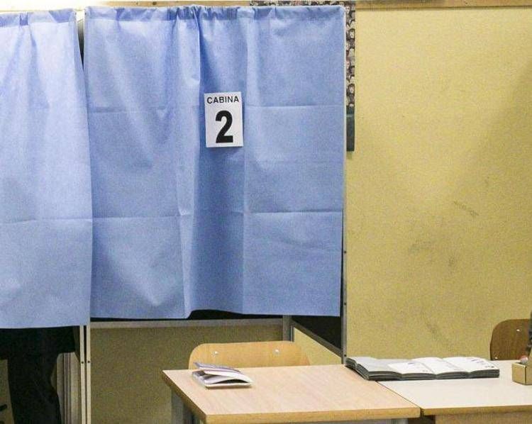 Un seggio elettorale, repertorio (Fotogramma)