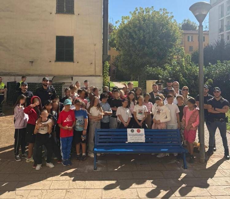 Roma, installata al Quarticciolo la ‘Panchina della Legalità’