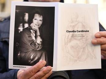 La Francia omaggia Claudia Cardinale, l'ultimo saluto a Parigi - Foto