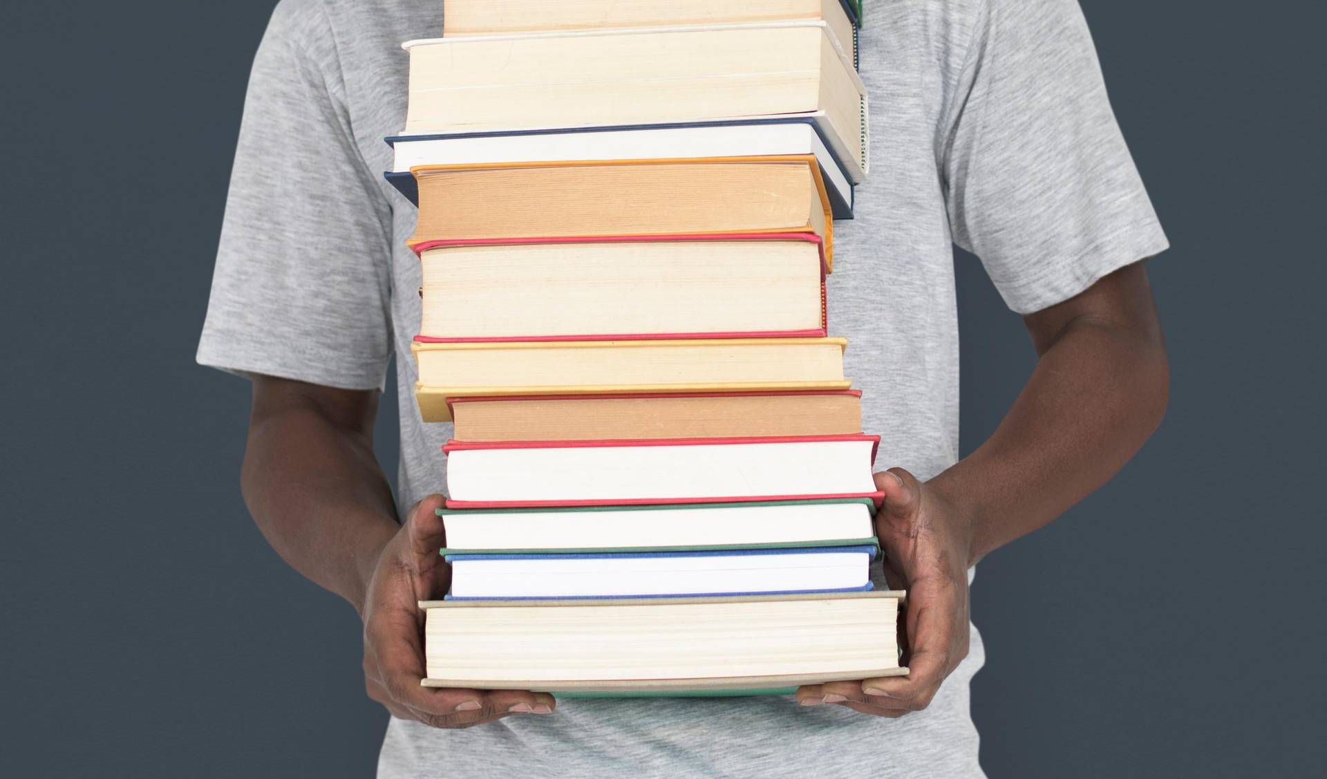 Giornata mondiale del libro, perché è oggi 23 aprile e cosa c’entrano le rose