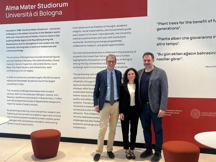 Da sinistra, il Rettore dell’Università di Bologna Giovanni Molari, la Prorettrice alle Relazioni Internazionali Raffaella Campaner e il Prof. Matteo Vittuari, docente al Dipartimento di Scienze e Tecnologie Agro-alimentari e Dean della ADA School of Agricultural and Food Science, alla cerimonia di inaugurazione del nuovo Campus dell’Università italo-azerbaijana