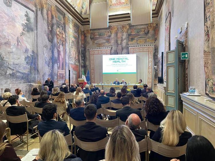 Salute mentale: “In un mondo che cambia, trovare nuove risorse e cambiare modalità organizzative”
