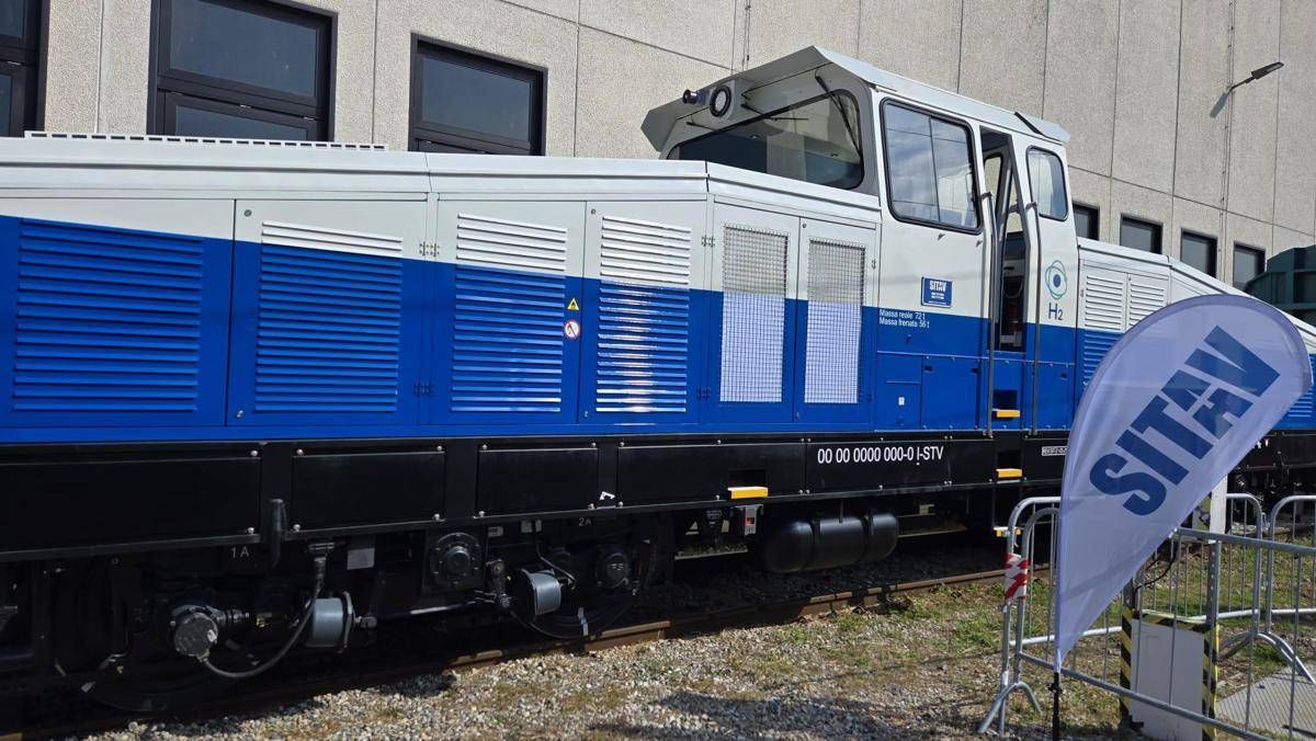 Presentata a Milano 'Fenhyce' la locomotiva di Sitav a idrogeno per il trasporto merci