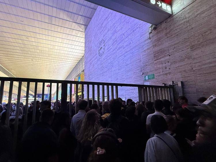 Accessi contingentati alla stazione Termini 