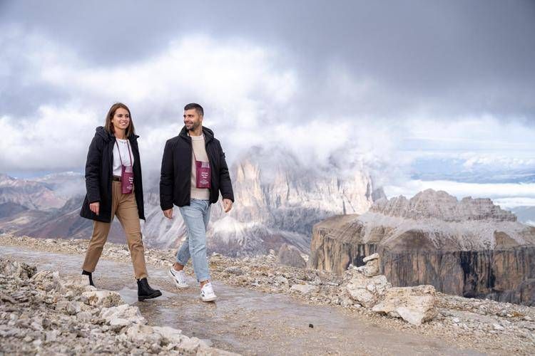 L’evento enogastronomico più alto al mondo festeggia 25 anni: in cima al Sass Pordoi torna Top Wine, la degustazione a un passo dal cielo