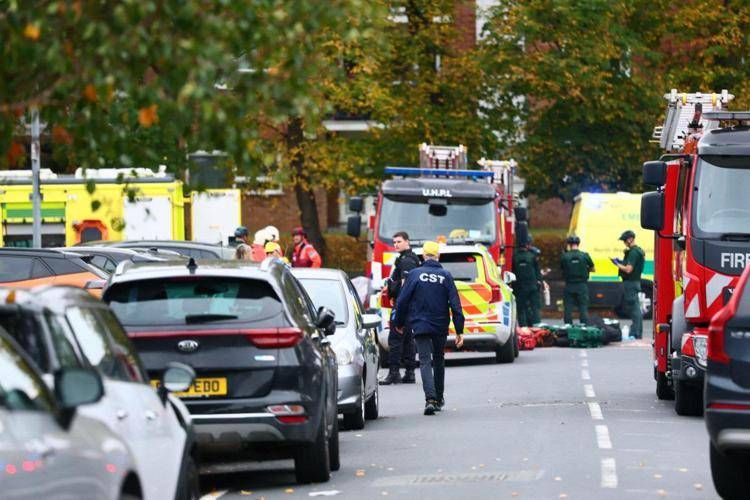 Soccorsi e forze dell'ordine sul luogo dell'attacco (Afp)