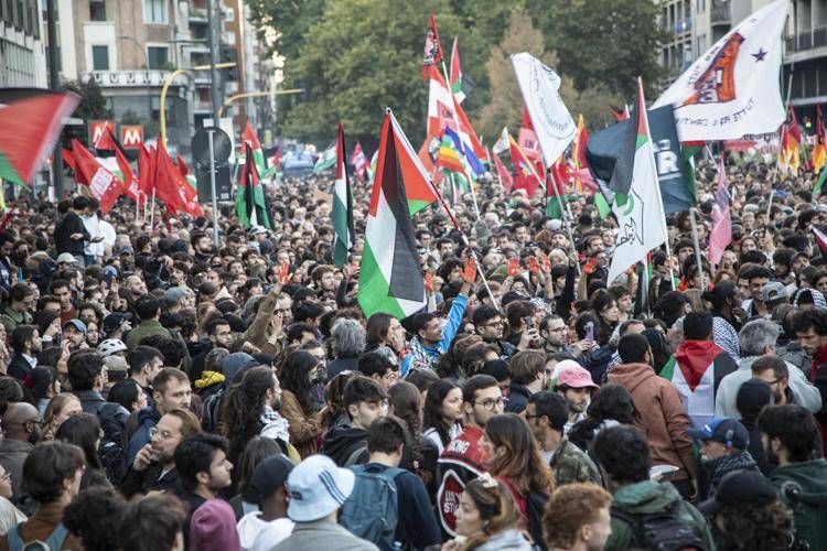 Il corteo a Milano - Ipa/Fotogramma