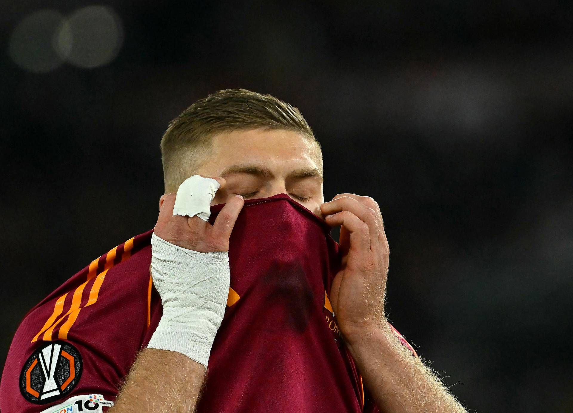 Roma-Lille 0-1, 3 kez yanlış penaltı ile sarı ve kırmızı yenilgi