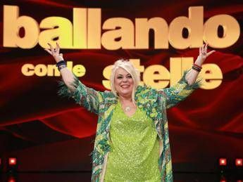 Ballando con le stelle, esposto Codacons su Rossella Erra: "Possibile pubblicità occulta"
