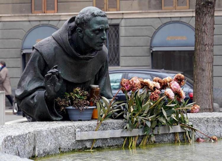 san_francesco_monumento_milano_fg_ipa image Statua per San Francesco a Milano - Fotogramma /Ipa