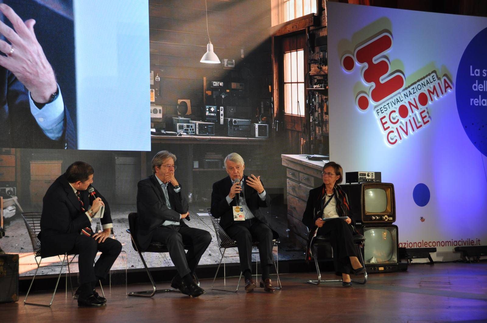 FNEC'e, finansmanı bölgelerin hizmetine geri getiren panel